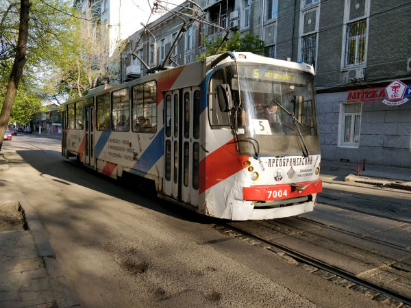 ua-odessa_tram-7004-panteleimonivska_street-290419-markkusalo-full.jpg