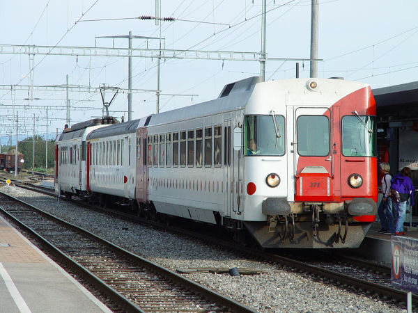 ch-tpf-gfm-bt50-371-leading-train-ins-051002-full.jpg